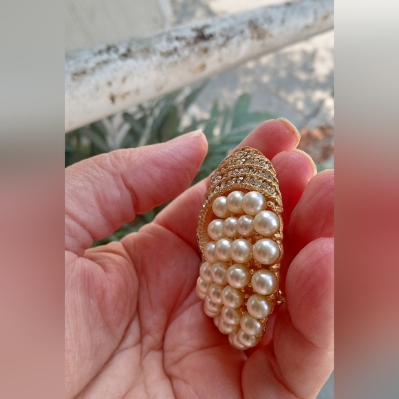 Trifari Crown Gold Tone Faux Pearls Rhinestones Vintage 1960's Brooch - Picture 11 of 16